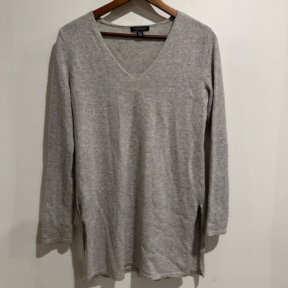 SAKS FIFTH AVENUE 100% Cashmere Grey Vneck Long Lined Sweater Size‎ M